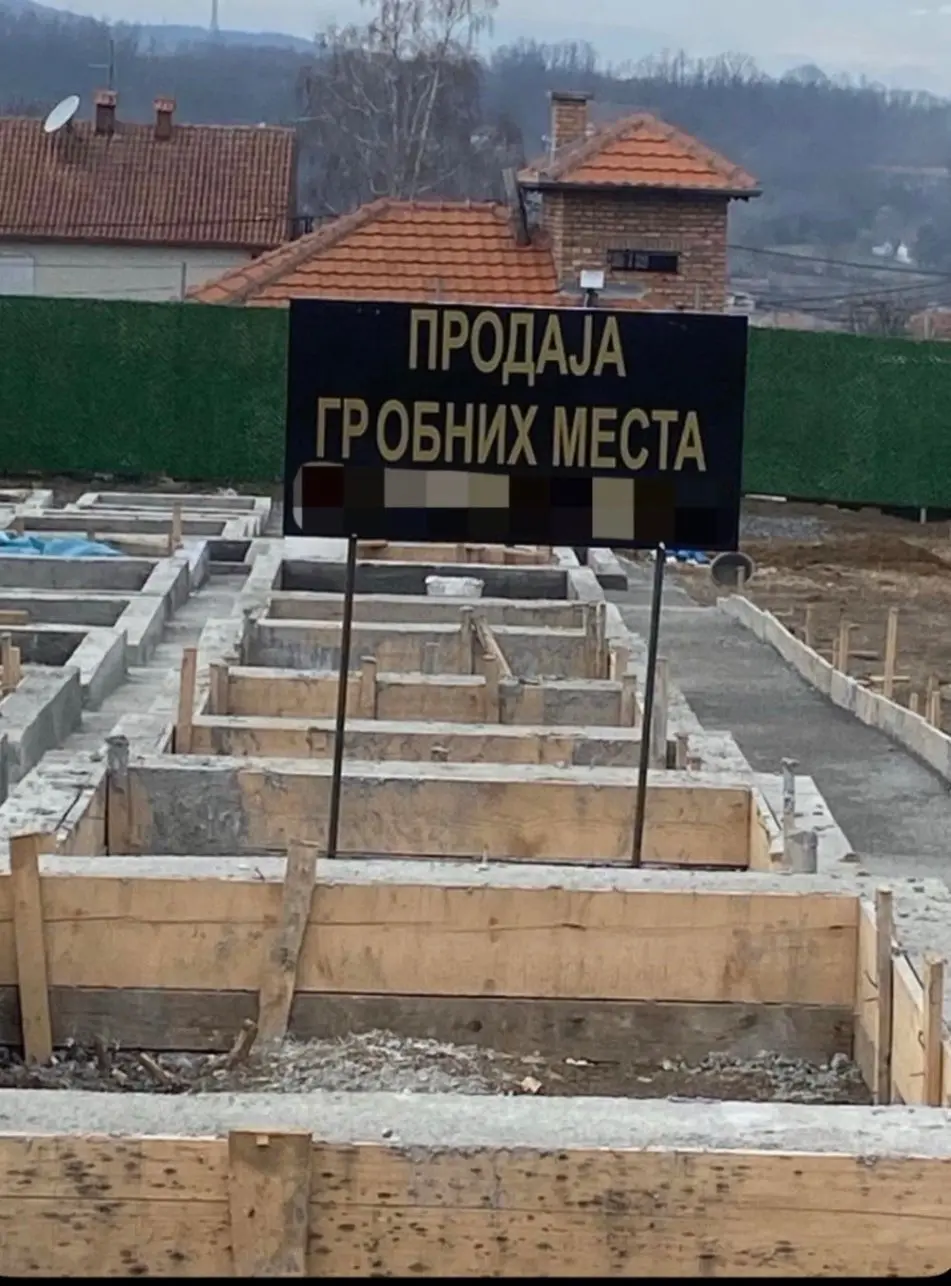PRIVATNO GROBLJE BEZ DOZVOLE? MISTERIJA U VRČINU - GRADANI TVRDE DA SU VEĆ OBAVLJENE DVE SAHRANE